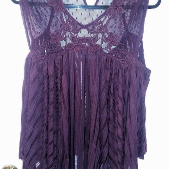 FREE PEOPLE Flowy burgundy top - Picture 1 of 3
